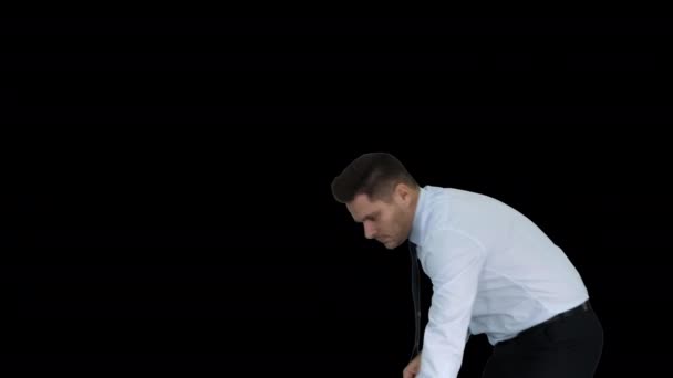 Mannen med tummen upp håller kvast i formella kläder eller affärskläder efter svepande golv, Alpha Channel — Stockvideo