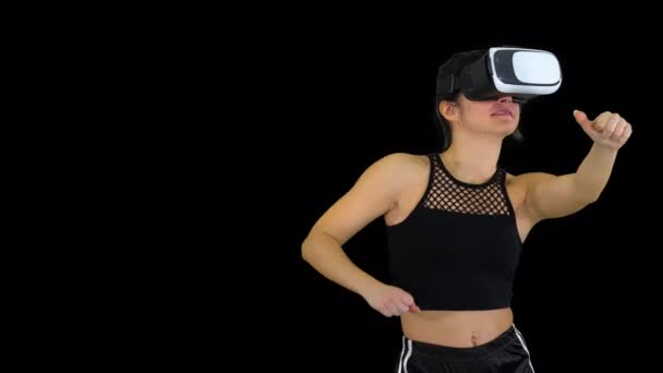 Ragazza che gioca gioco di danza realtà virtuale Ballerino esperto, Alpha Channel — Video Stock