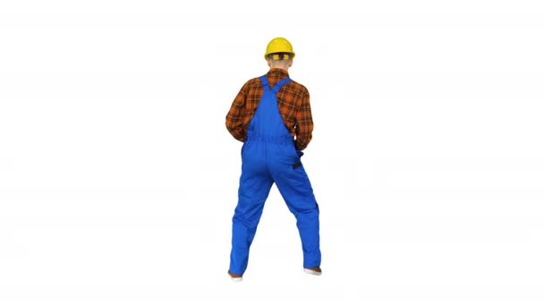 Stavební pracovník v helmici na bílém pozadí. — Stock video
