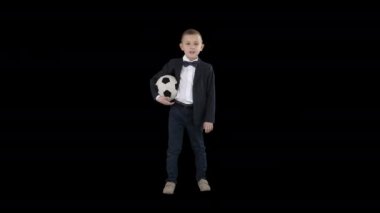 Mutlu genç okul çocuk bir futbol tutan, Alpha Channel