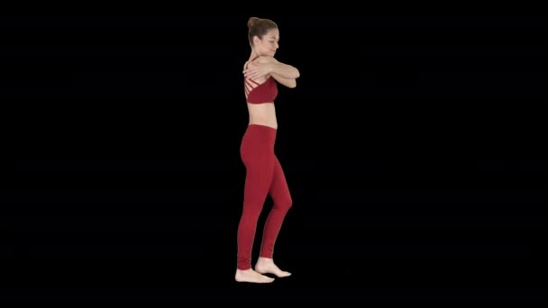 Kobiecy sportowiec rozciągający ramiona podczas spaceru, Alpha Channel — Wideo stockowe