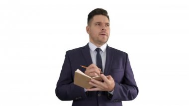 İşadamı fikirleri koyarak ve beyaz arka plan üzerinde kontrol listesi doldurma.