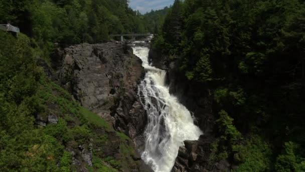 Svatá Anna vodopád. Quebec, Kanada — Stock video