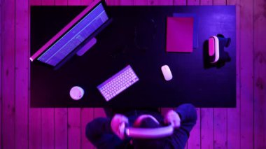 Kapüşonlu Hacker Hükümet Verilerine Girdi.