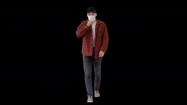 Granjero adulto con una máscara médica tosiendo mientras camina, Alpha Channel — Vídeo de stock