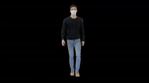 Studente in maschera antivirale a piedi, Alpha Channel — Video Stock