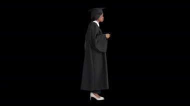 Afrika kökenli Amerikalı kadın mezun. Diploması var ve Alfa Kanalı 'nda konuşma yapıyor.