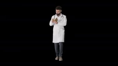 Yürüyen doktor ya da sıhhiyeci elinde kalem ve not defteri olan Alfa Kanalı 'nı arıyor.