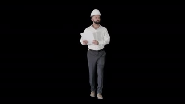 Férfi építési vállalkozó mérnök kemény kalap séta, nézett tárgy és a papírok, dokumentumok, Alpha Channel — Stock videók
