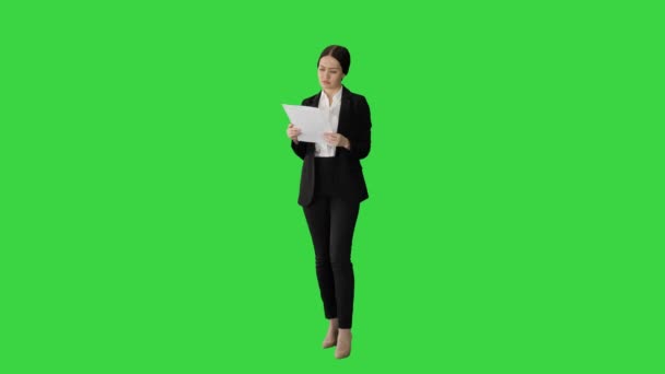 Serious Brunette Businesswoman reader documents on a Green Screen, Chroma Key. — стокове відео