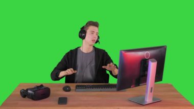 Oyuncu bir oyun oynuyor ve Yeşil Ekran 'da kaybediyor, Chroma Key.