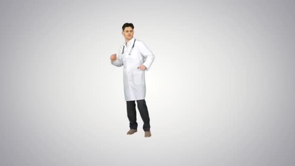 Bailando doctor tiene algunas nuevas ideas sobre gradiente fondo. — Vídeos de Stock