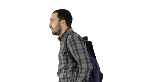Portret mężczyzny zakładającego plecak na białe tło. — Zdjęcie stockowe