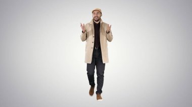 İnsanın en iyi fikri var ve bu konuda çok mutlu..