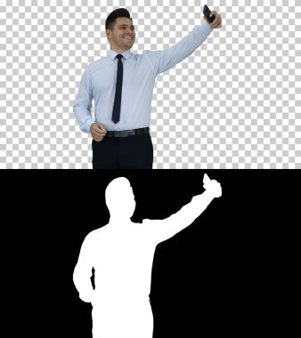 Yakışıklı adam fotoğraf çekiyor. Hızlı selfie, Alfa Kanalı.