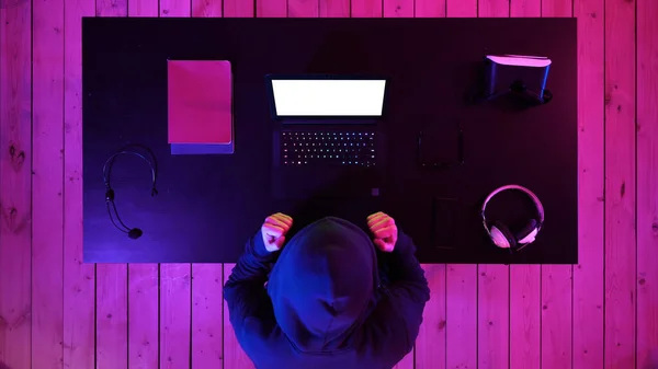 Lucky hacker won with his laptop. White Display. — Stock Photo, Image