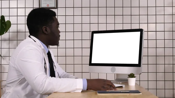 In Medical Laboratory Afro American Doctor Looking At Computer Screen. White Display. — Stock Photo, Image