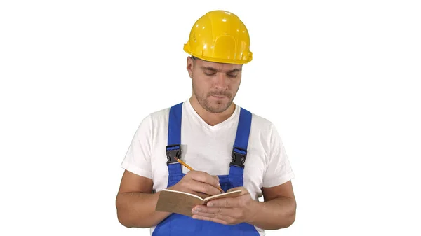 Stavební dělník zapisující do seznamu nebo kontrolního seznamu na bílém pozadí. — Stock fotografie