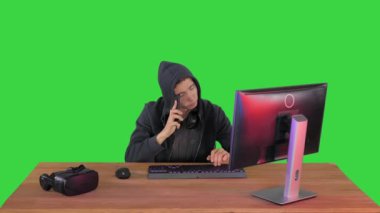 Tecrübeli bir hacker, birinin Yeşil Ekran, Chroma Key 'e yaptığı çağrıya cevap verir..