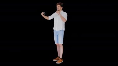 Beyaz gömlekli genç adam telefonunda özçekim yapıyor, Alpha Channel.