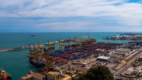 Industrial Port for freight transport and global business. Barcelona. — Stock Photo, Image