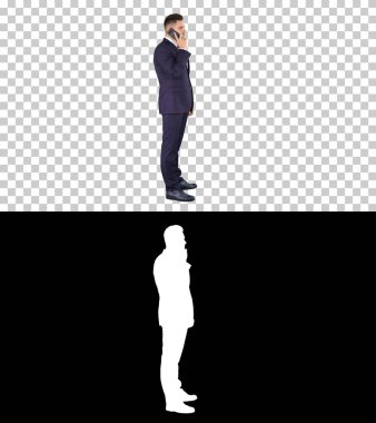 Alpha Channel 'da iş adamı konuşuyor.