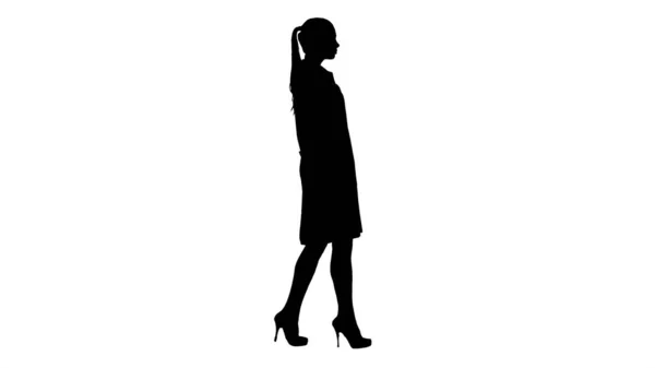 Silhouette Docteur esthéticienne en robe blanche marche. — Photo