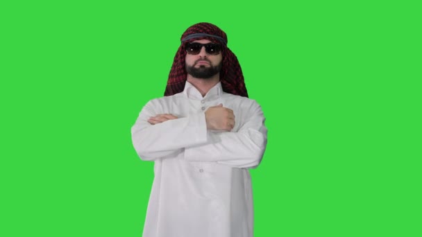 Sheikh in occhiali da sole che invia un bacio su uno schermo verde, Chroma Key. — Video Stock