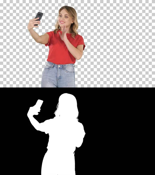 Schattig meisje maken selfie wandelen, Alpha Channel — Stockfoto