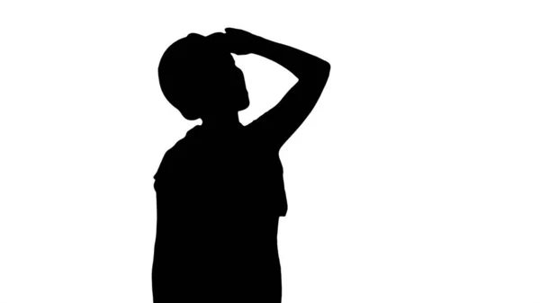 Silhouette Ingegnere edile donna operaio guardando verso l'alto stupito. — Foto Stock