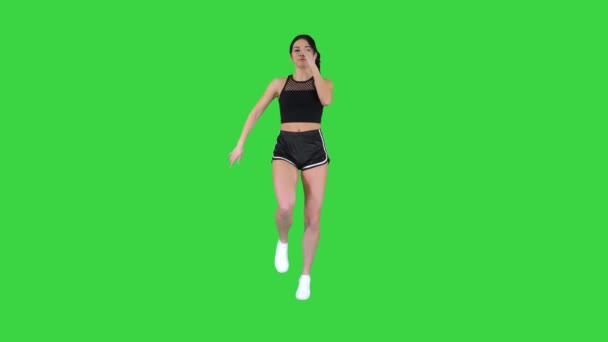 Heißes B-Girl tanzt auf grünem Bildschirm, Chroma Key. — Stockvideo