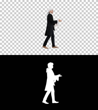 Saray mensubu gibi giyinmiş bir adam açık açık konuşuyor ve Han 'ından feragat ediyor.