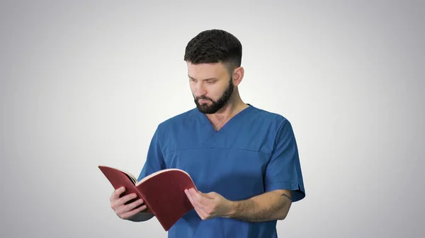 Doctor reading medical journal while walking on gradient backgro — Stock Photo, Image