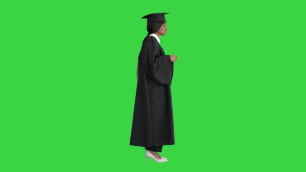 Graduada afroamericana con diploma y discurso en pantalla verde, Chroma Key. — Vídeos de Stock