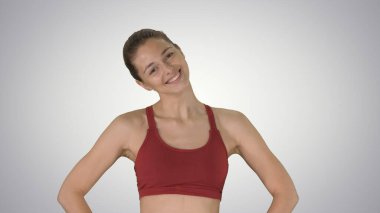 Uygun ısınma, boyun gerilmesini ve gradyan beşte yaralanmayı önleyebilir.