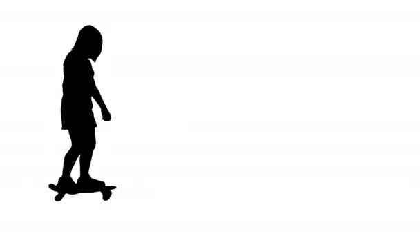 Silhouetteかわいいですアジアの学校の女の子に乗ってスケートボード. — ストック動画
