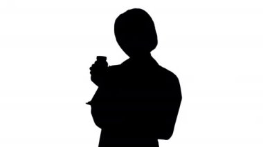 Gülümseyen Afro-Amerikan bayan doktor steteskop reklamcılığı ile Alpha Channel