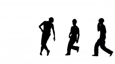 Siluet. Üç erkek inşaat işçisi kameranın önüne geçip break dans yapmayı ve zıplamayı umuyor..