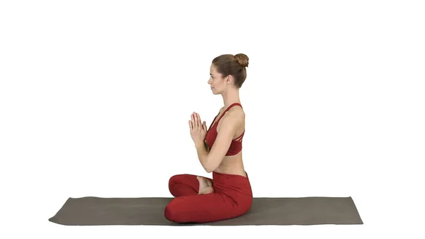 Joven deportista atractiva mujer practicando yoga, haciendo pose de loto — Foto de Stock