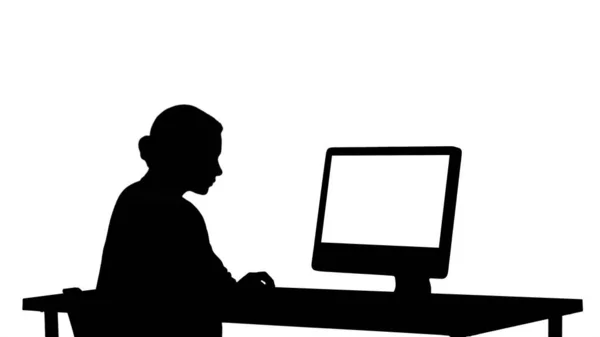 Sylwetka Biznes osoba pracuje przy stole z komputerem. — Zdjęcie stockowe