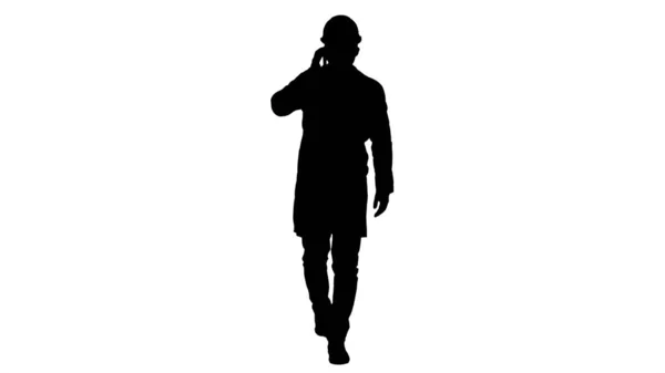 Silhouette Ingénieur masculin confiant portant un casque sur appel. — Photo