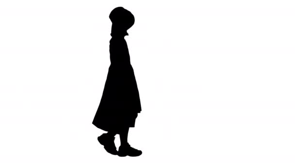 Silhouette Petite fille mignonne marchant avec des sacs à provisions. — Video