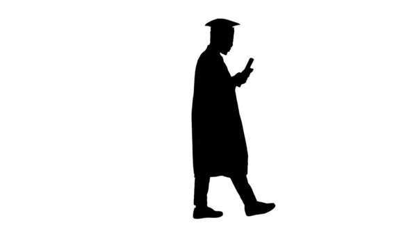 Silhouette Αφροαμερικανός φοιτητής στο κείμενο ρόμπα αποφοίτησης — Φωτογραφία Αρχείου