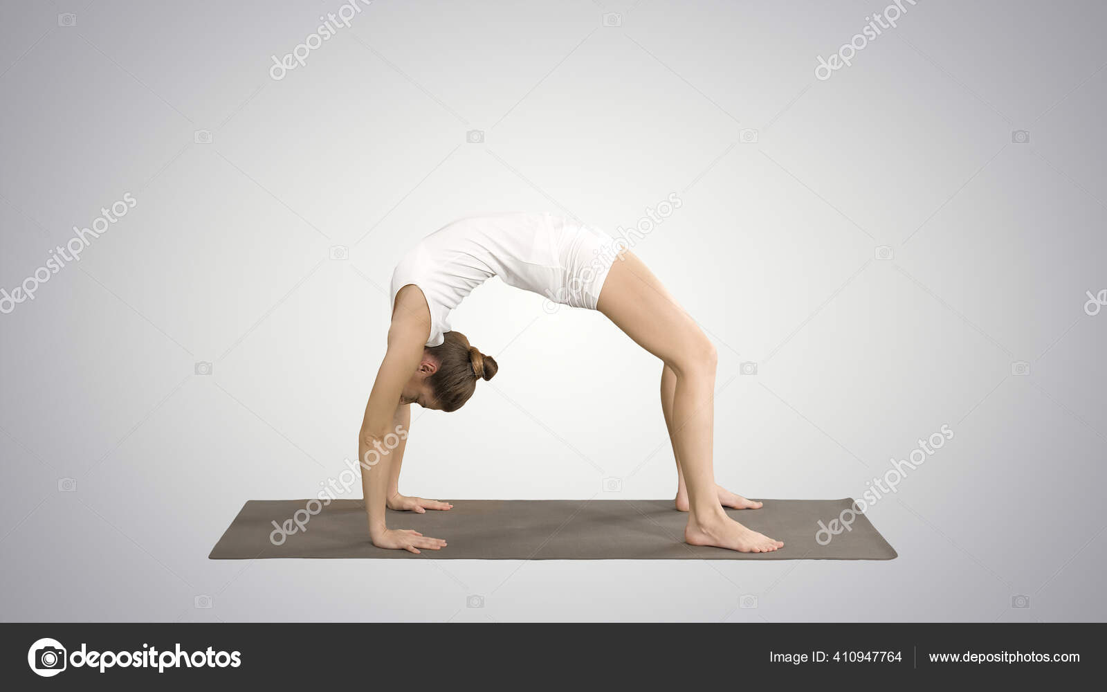 4K Real Shot Woman Doing Yoga Video Video MP4 Template Free Download -  Pikbest