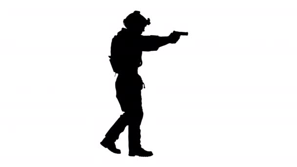 Özel harekat eğitimi. Alpha Channel 'da yürüyen ve el tabancasıyla ateş eden asker. — Stok video