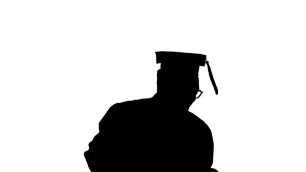 Silhouette Eccitato africano americano studente maschio in laurea r — Foto Stock