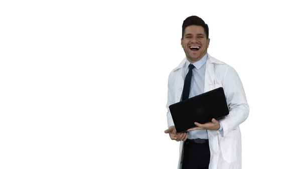 Empreendedor engenheiro ou médico com um laptop rindo no fundo branco. — Fotografia de Stock