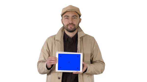 Man walking i trzymając tabletkę z niebieskim ekranem makieta na białym — Zdjęcie stockowe