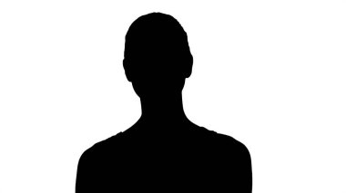 Siluet. Güzel genç bir kadın sabahları kendini esnetiyor..