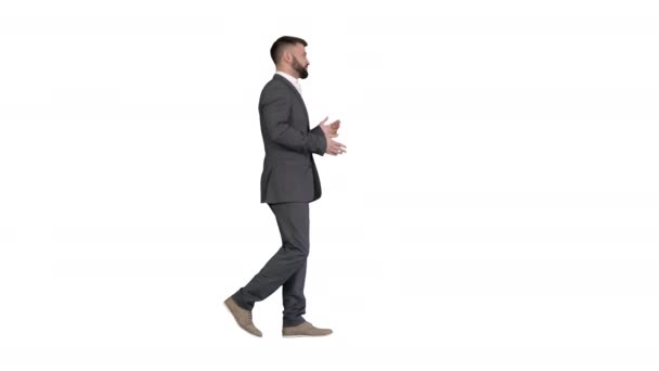 Bearded businessman walking and explaining something on white background. — Stock Video